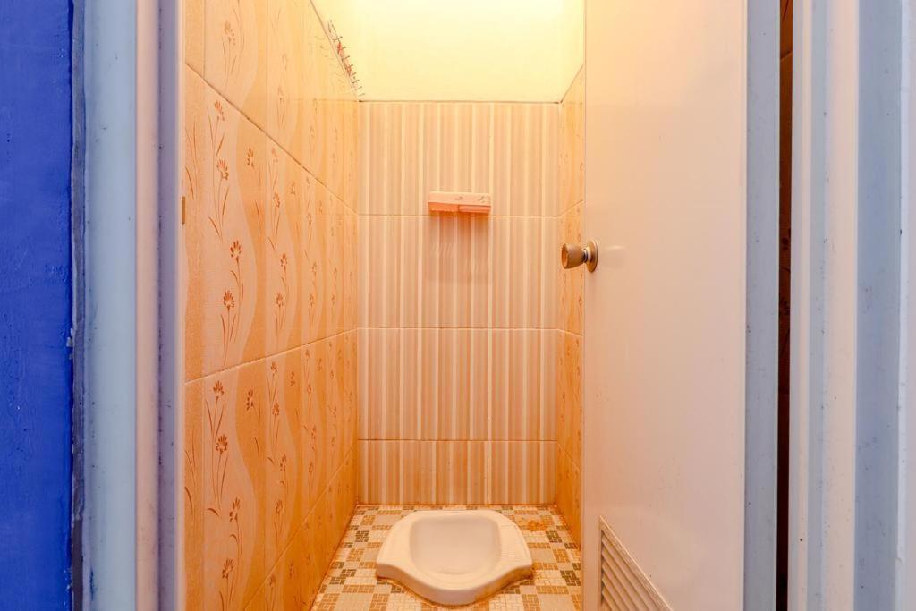 Pinky Guest House Syariah Kota Batu Бату Екстериор снимка