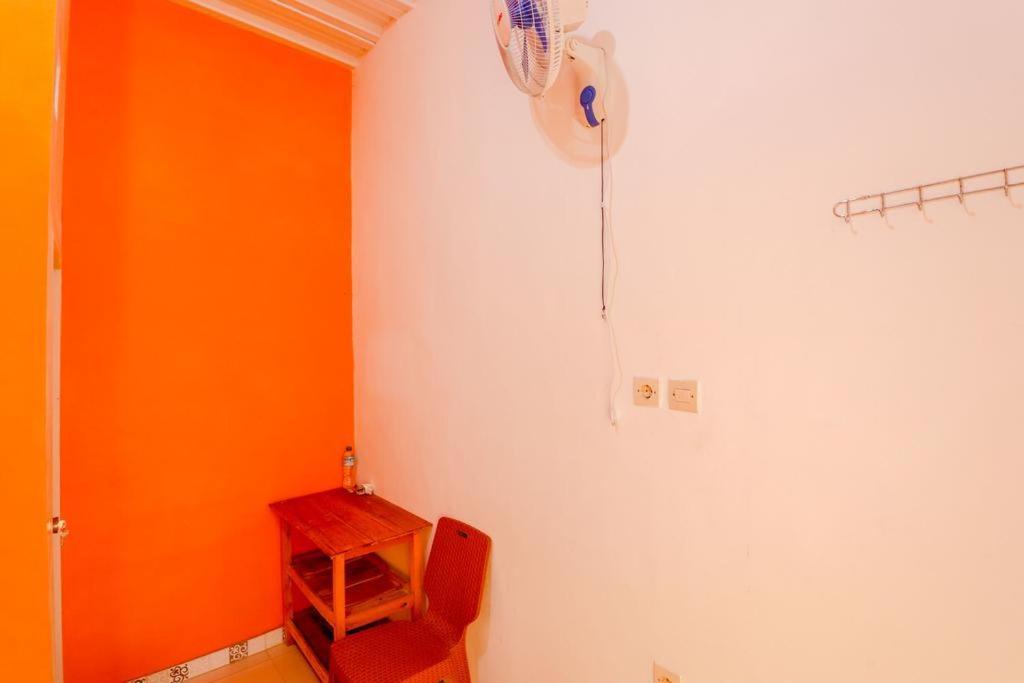 Pinky Guest House Syariah Kota Batu Бату Екстериор снимка