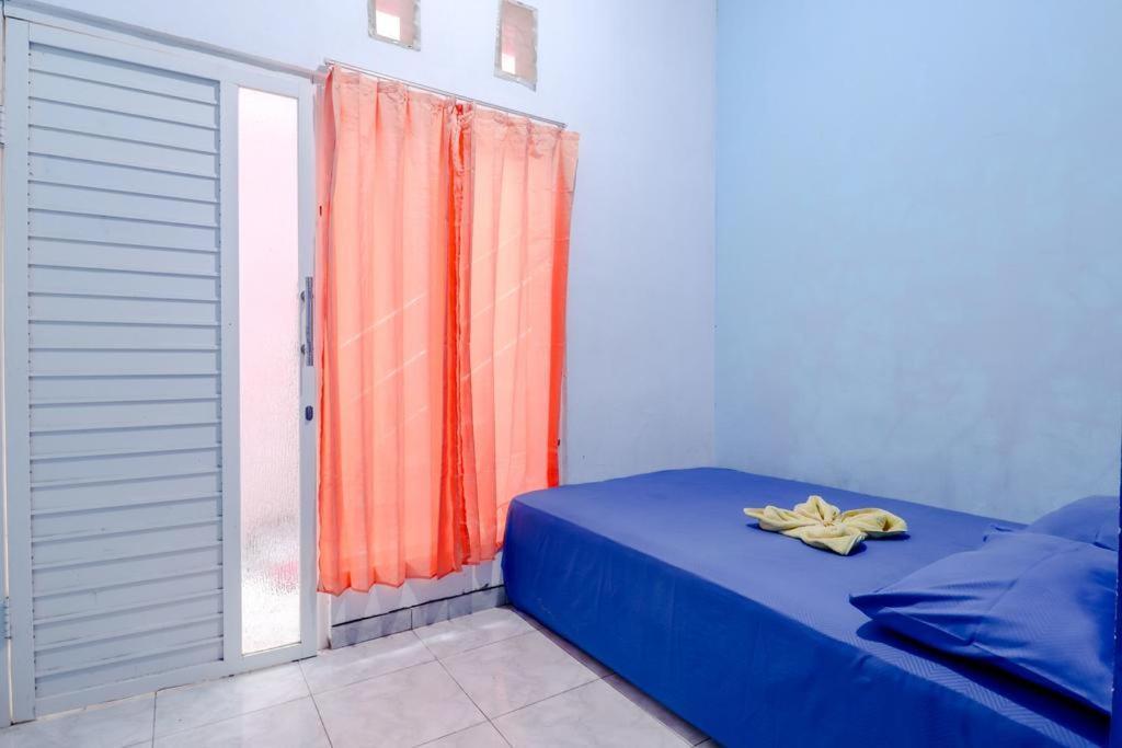 Pinky Guest House Syariah Kota Batu Бату Екстериор снимка
