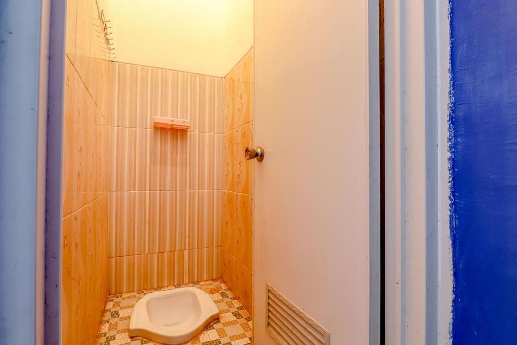 Pinky Guest House Syariah Kota Batu Бату Екстериор снимка