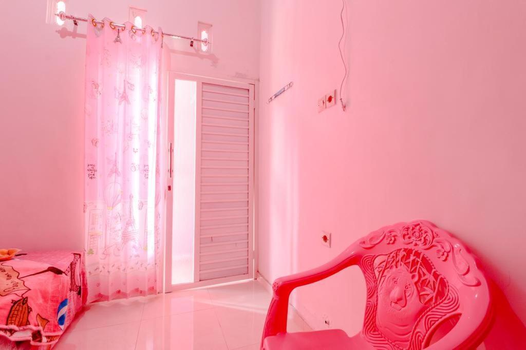 Pinky Guest House Syariah Kota Batu Бату Екстериор снимка