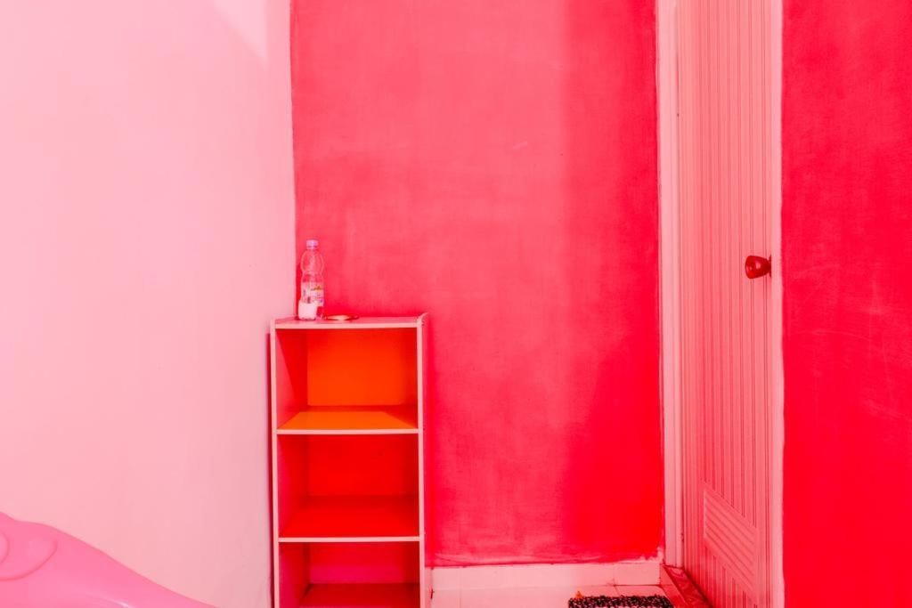 Pinky Guest House Syariah Kota Batu Бату Екстериор снимка