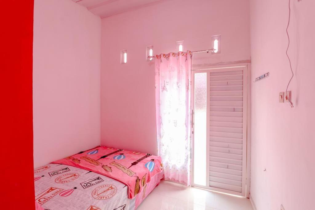 Pinky Guest House Syariah Kota Batu Бату Екстериор снимка