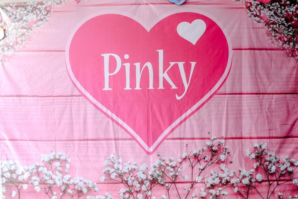 Pinky Guest House Syariah Kota Batu Бату Екстериор снимка